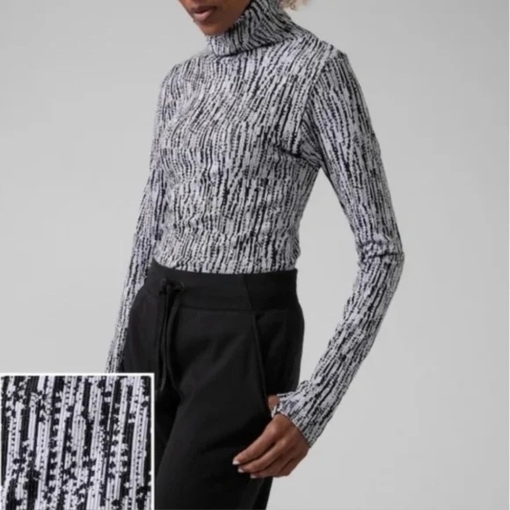 Athleta Flurry Elemental Turtleneck Base Layer